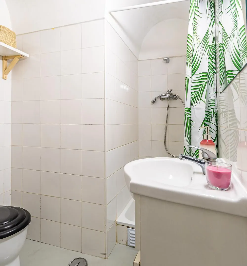 3 Bedroom Apartment Close To The Castle Лиссабон